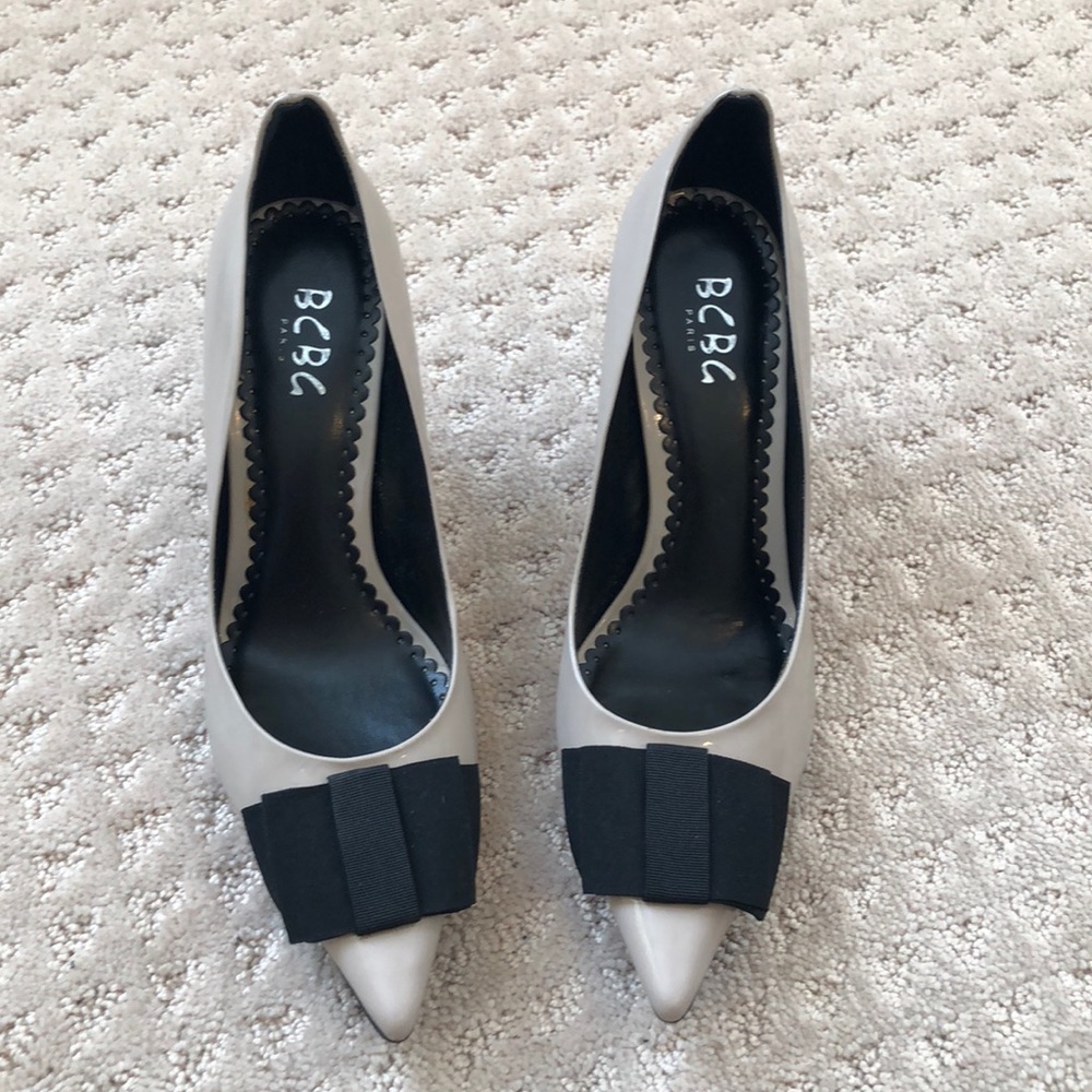 BCBG taupe heels